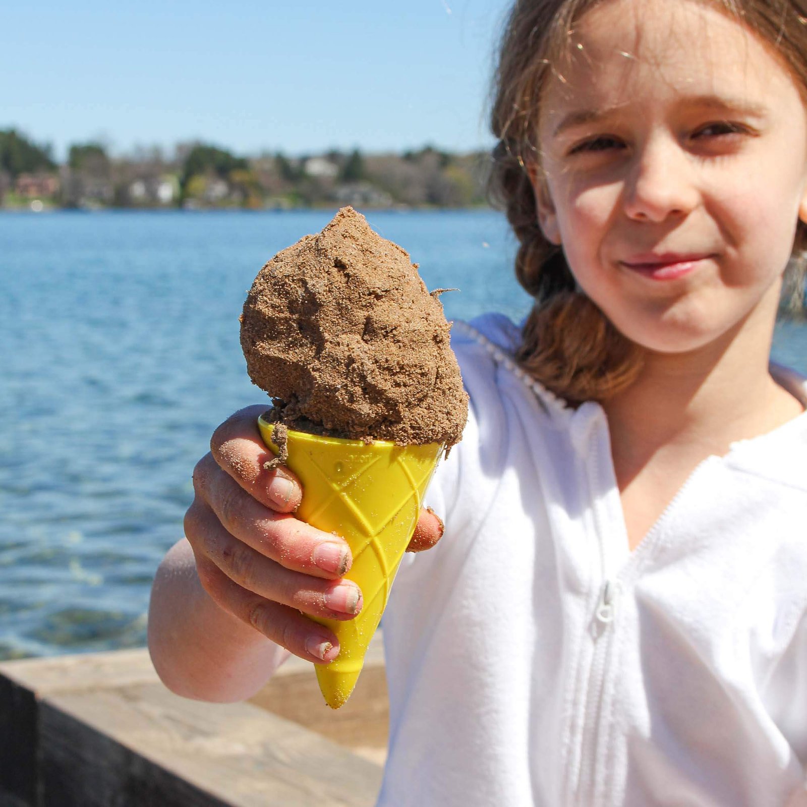 Ice Cream 5 Piece Set with 4 Cones and a Scoop - Image 2